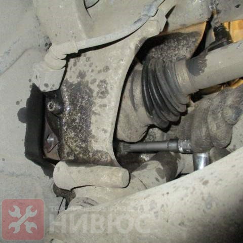 Откручиваются болты ступицы