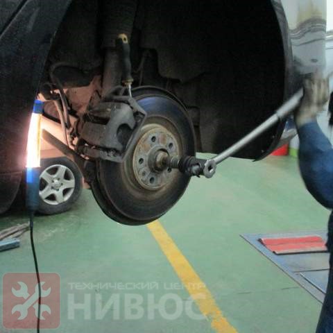 Откручивается ступичный болт