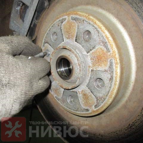 Демонтаж тормозного диска 
